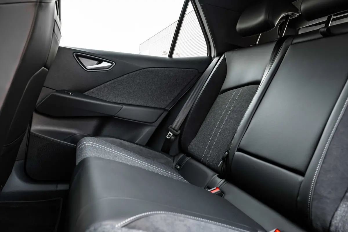 Style | Airconditioning automatisch, 2-zone (Climatronic) | Automatische afstandsregeling (Adaptive Cruise Control) | Buitenspiegels elektrisch instel-, verwarm- en inklapbaar