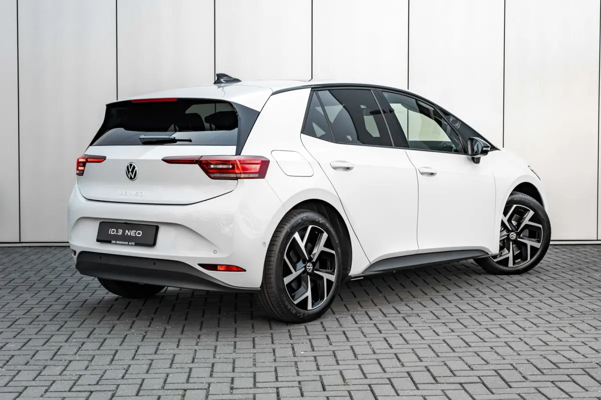 Style | Airconditioning automatisch, 2-zone (Climatronic) | Automatische afstandsregeling (Adaptive Cruise Control) | Buitenspiegels elektrisch instel-, verwarm- en inklapbaar