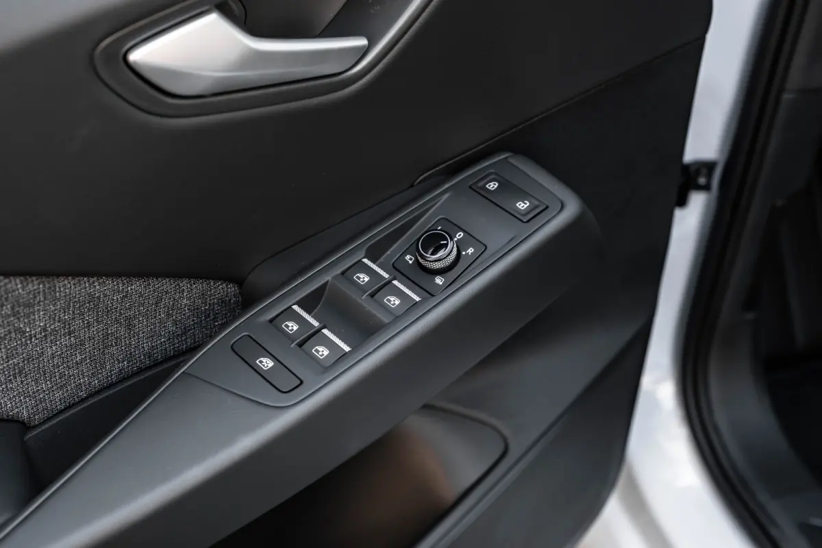 Style | Airconditioning automatisch, 2-zone (Climatronic) | Automatische afstandsregeling (Adaptive Cruise Control) | Buitenspiegels elektrisch instel-, verwarm- en inklapbaar