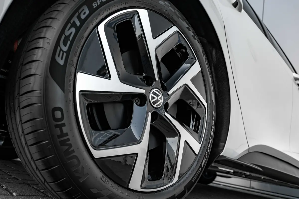Style | Airconditioning automatisch, 2-zone (Climatronic) | Automatische afstandsregeling (Adaptive Cruise Control) | Buitenspiegels elektrisch instel-, verwarm- en inklapbaar