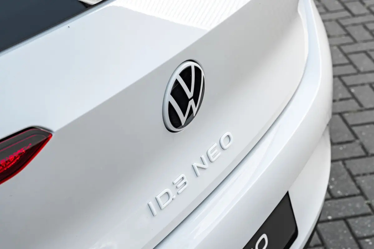 Style | Airconditioning automatisch, 2-zone (Climatronic) | Automatische afstandsregeling (Adaptive Cruise Control) | Buitenspiegels elektrisch instel-, verwarm- en inklapbaar