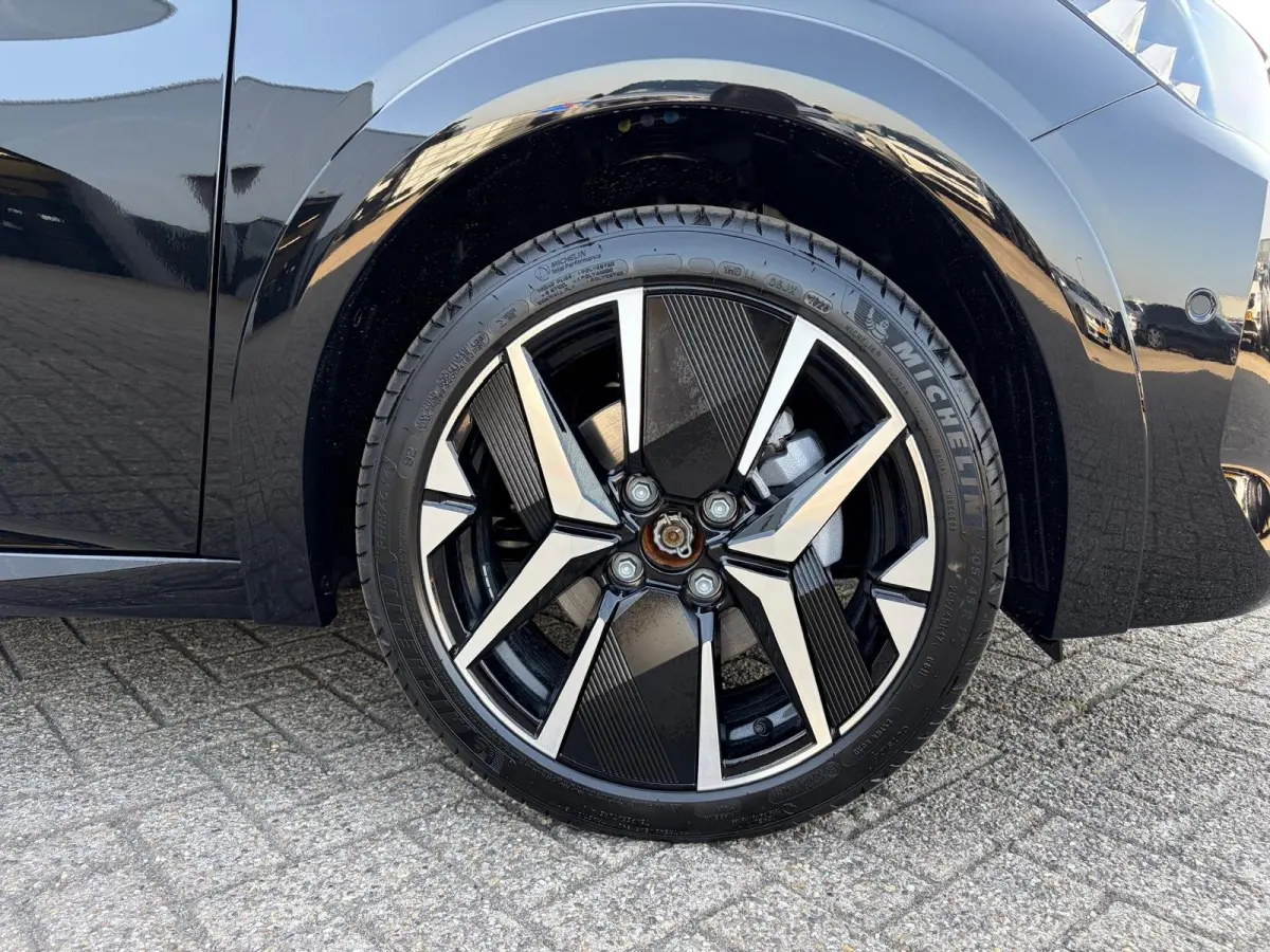 GT | Elektrische parkeerrem | Elektrische parkeerrem | Extra getinte achterste zijruiten en achterruit