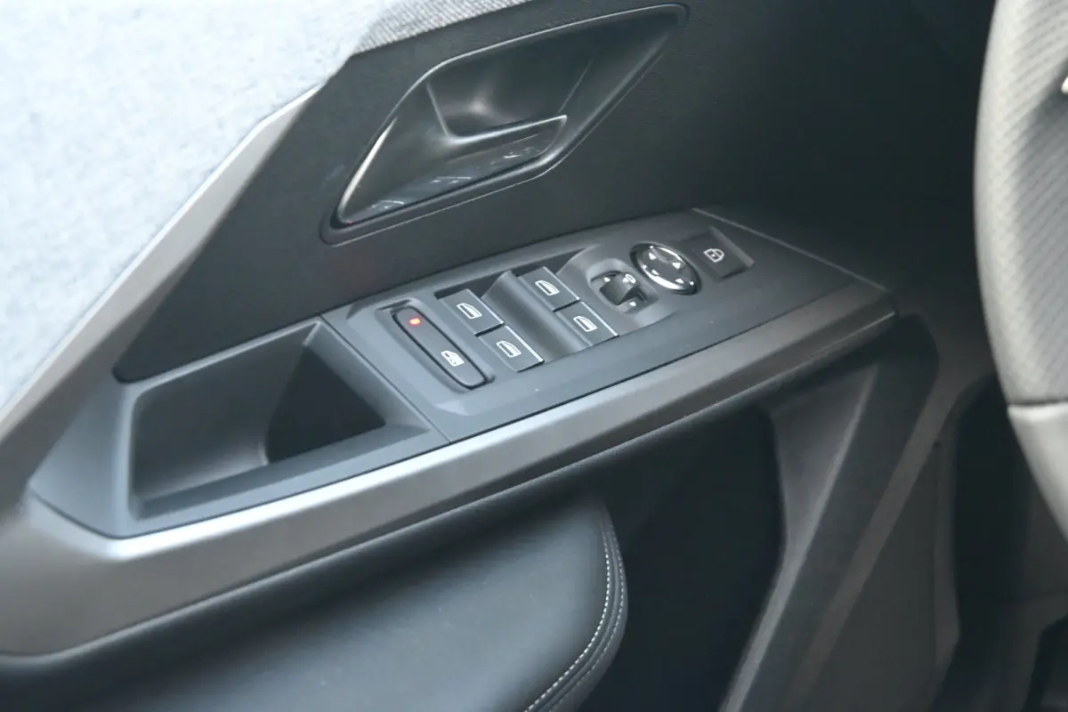GT | Elektrische parkeerrem | Extra getinte achterste zijruiten en achterruit
