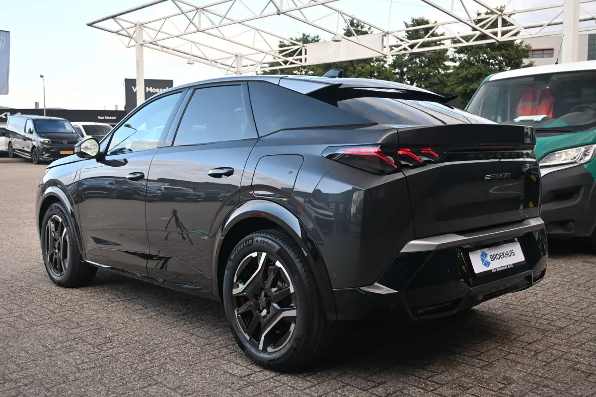 GT | Elektrische parkeerrem | Extra getinte achterste zijruiten en achterruit