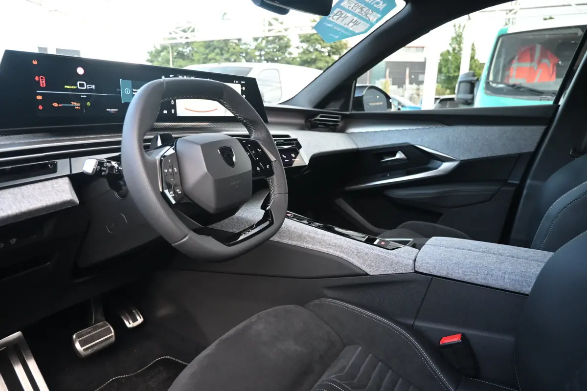 GT | Elektrische parkeerrem | Extra getinte achterste zijruiten en achterruit