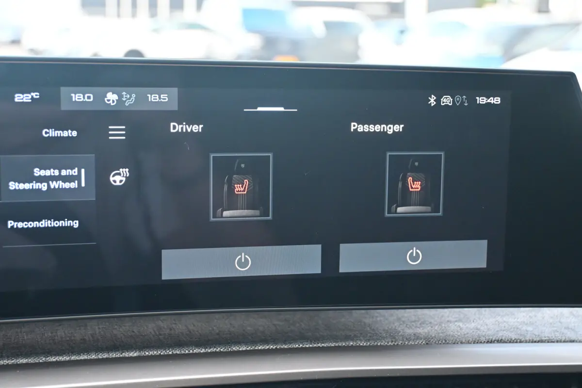 GT | Elektrische parkeerrem | Extra getinte achterste zijruiten en achterruit