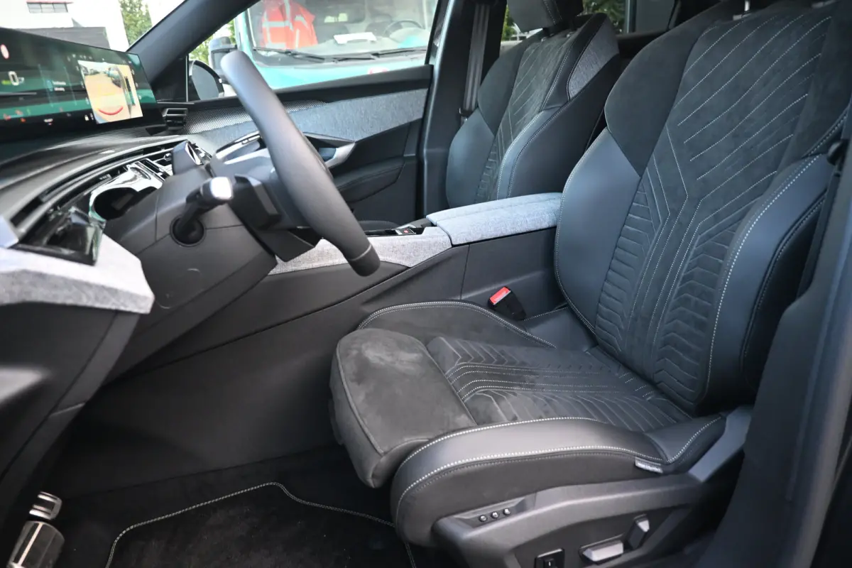 GT | Elektrische parkeerrem | Extra getinte achterste zijruiten en achterruit
