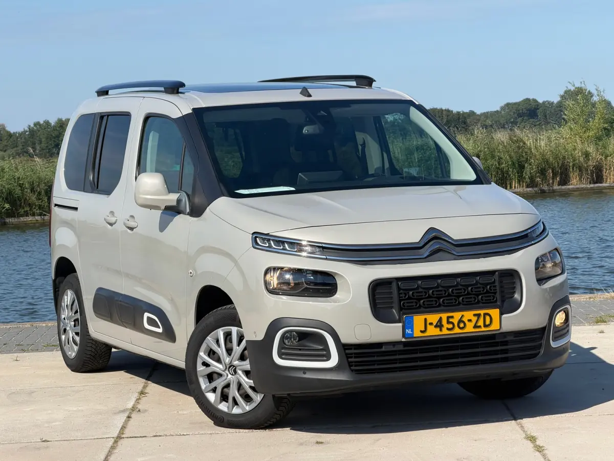 1.2 PureTech Shine - Sable Metallic - Camera/Cruise/Carplay