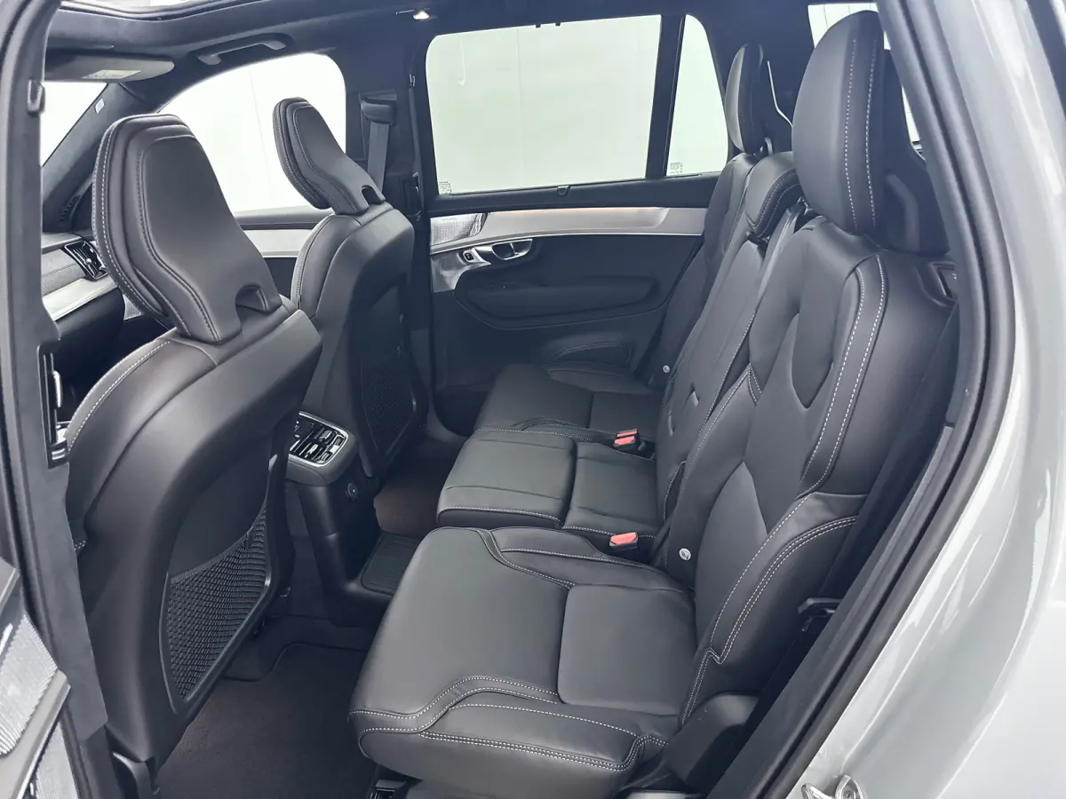 T8 Ultra Black Edition Executive | 22" | Gelaagd & Getint Glas | Geintegreerd kinderzitje | Luchtvering | Geventileerd Nappa | Bowers & Wilkins | Stoelmassage | Panoramadak | Head-Up | 360 C