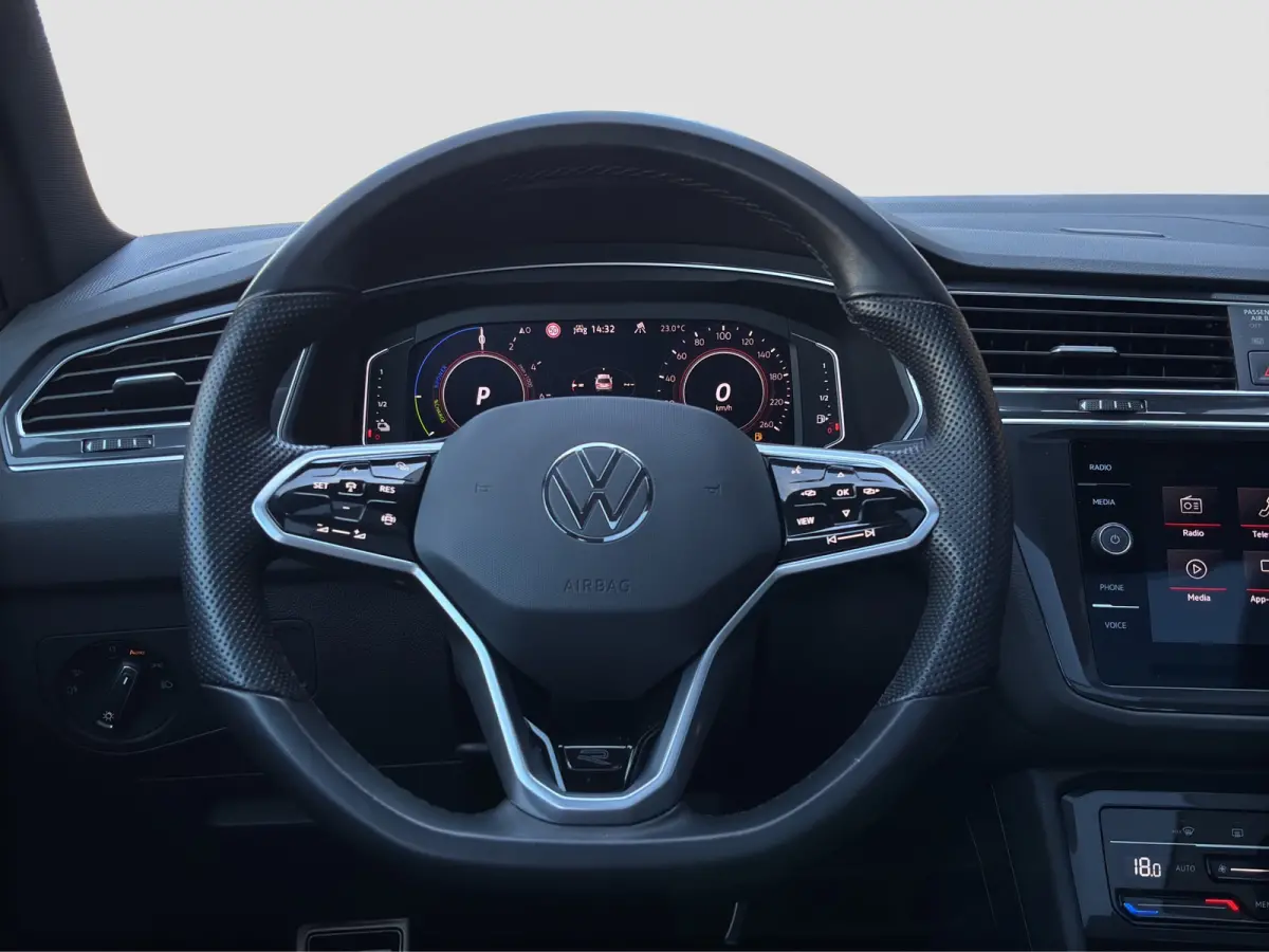 1.4 TSI eHybrid R-Line 245pk | Org. NL | Pano | Trekhaak | Adap. Cruise Control | Climate Control