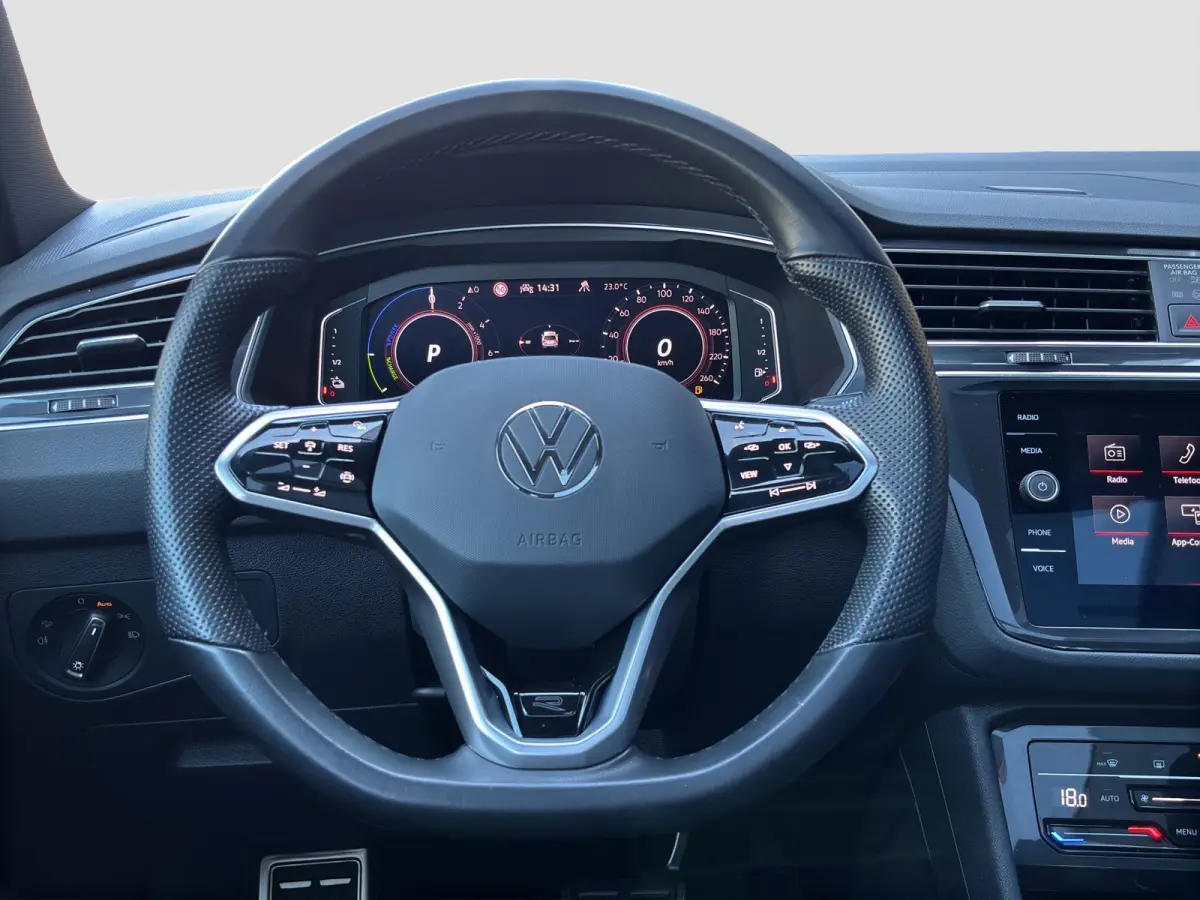 1.4 TSI eHybrid R-Line 245pk | Org. NL | Pano | Trekhaak | Adap. Cruise Control | Climate Control