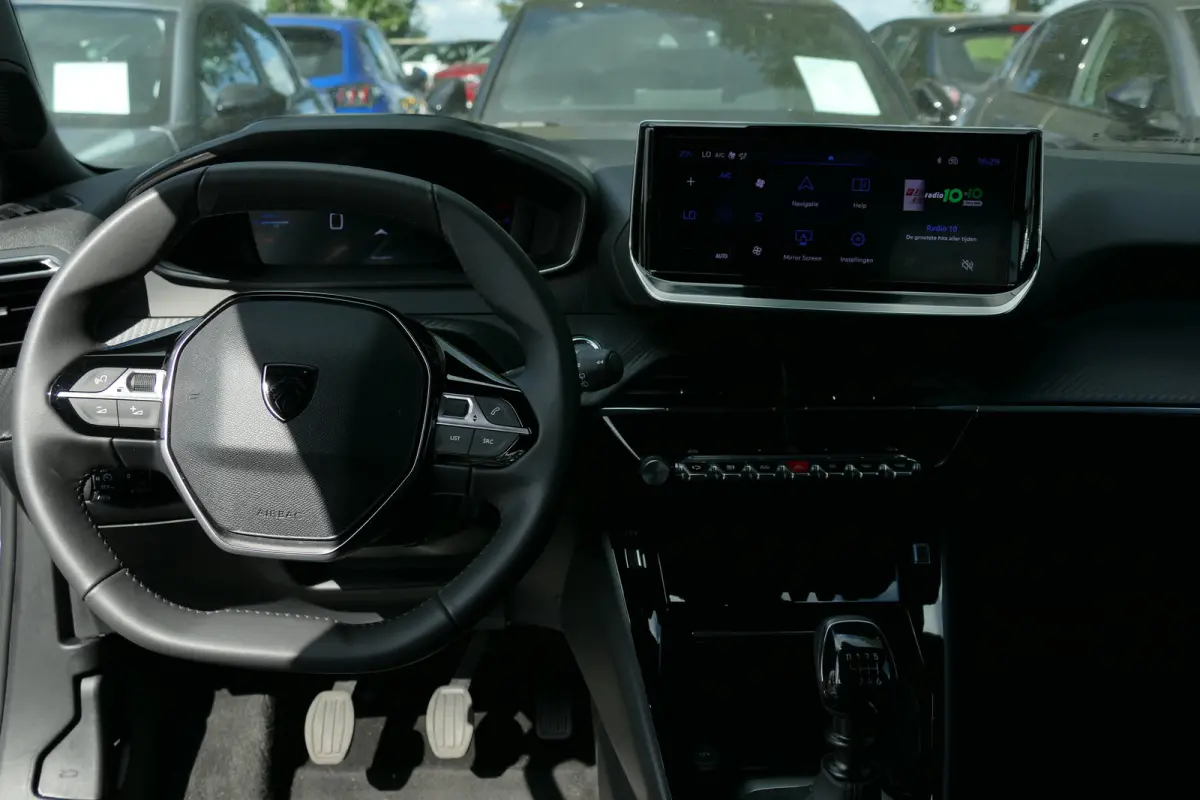 1.2 PURETECH 100PK ALLURE / CLIMA / FULL-LED / KEYLESS / NAVI / PDC / BLUETOOTH / CRUISECONTROL / 1E EIGENAAR / SCHITTERENDE STAAT !!