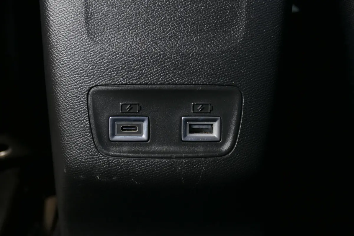 1.2 PURETECH 100PK ALLURE / CLIMA / FULL-LED / KEYLESS / NAVI / PDC / BLUETOOTH / CRUISECONTROL / 1E EIGENAAR / SCHITTERENDE STAAT !!