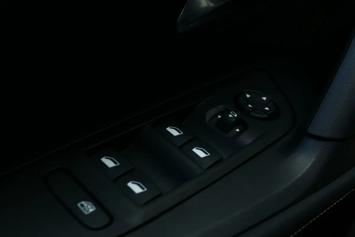 1.2 PURETECH 100PK ALLURE / CLIMA / FULL-LED / KEYLESS / NAVI / PDC / BLUETOOTH / CRUISECONTROL / 1E EIGENAAR / SCHITTERENDE STAAT !!
