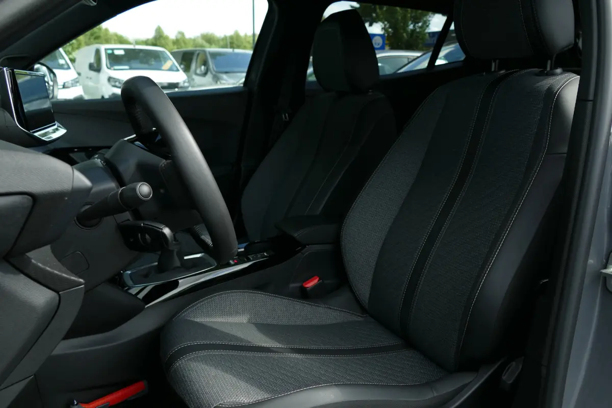 1.2 PURETECH 100PK ALLURE / CLIMA / FULL-LED / KEYLESS / NAVI / PDC / BLUETOOTH / CRUISECONTROL / 1E EIGENAAR / SCHITTERENDE STAAT !!