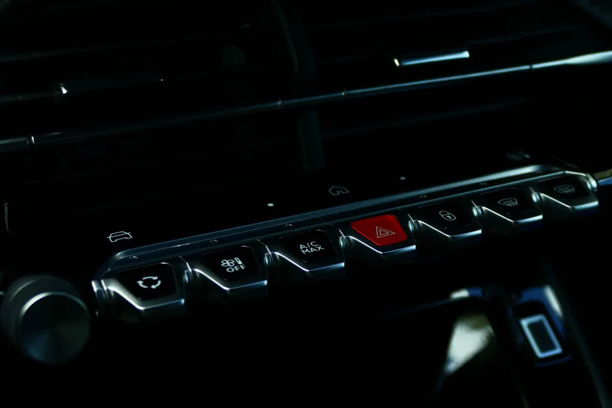 1.2 PURETECH 100PK ALLURE / CLIMA / FULL-LED / KEYLESS / NAVI / PDC / BLUETOOTH / CRUISECONTROL / 1E EIGENAAR / SCHITTERENDE STAAT !!