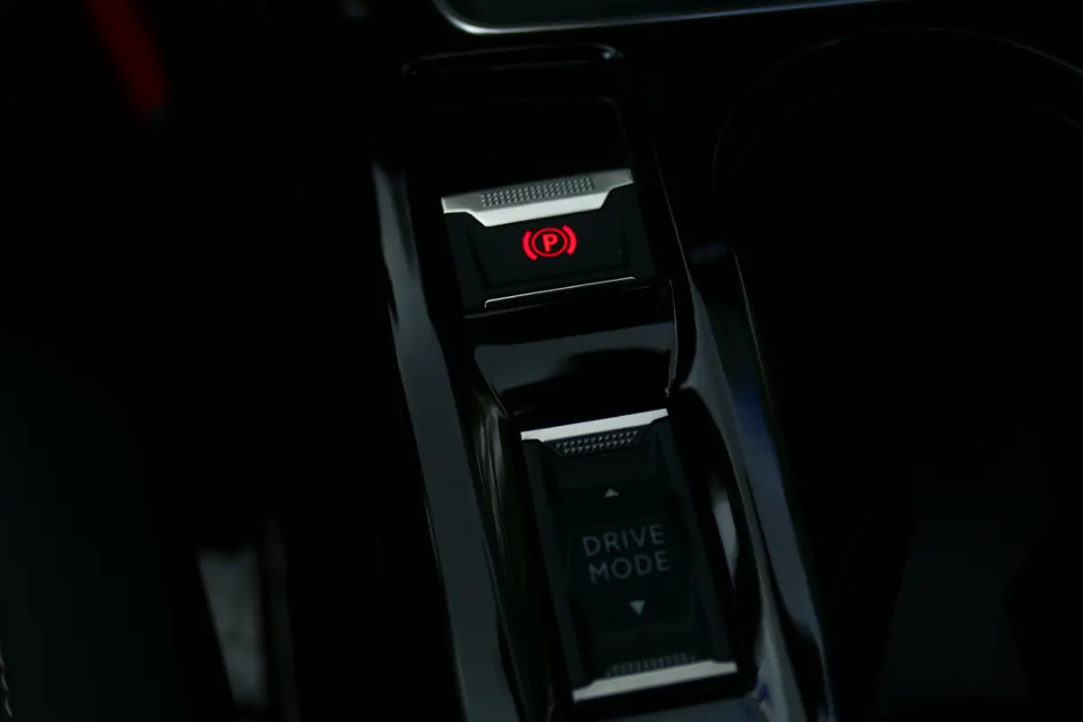 1.2 PURETECH 100PK ALLURE / CLIMA / FULL-LED / KEYLESS / NAVI / PDC / BLUETOOTH / CRUISECONTROL / 1E EIGENAAR / SCHITTERENDE STAAT !!
