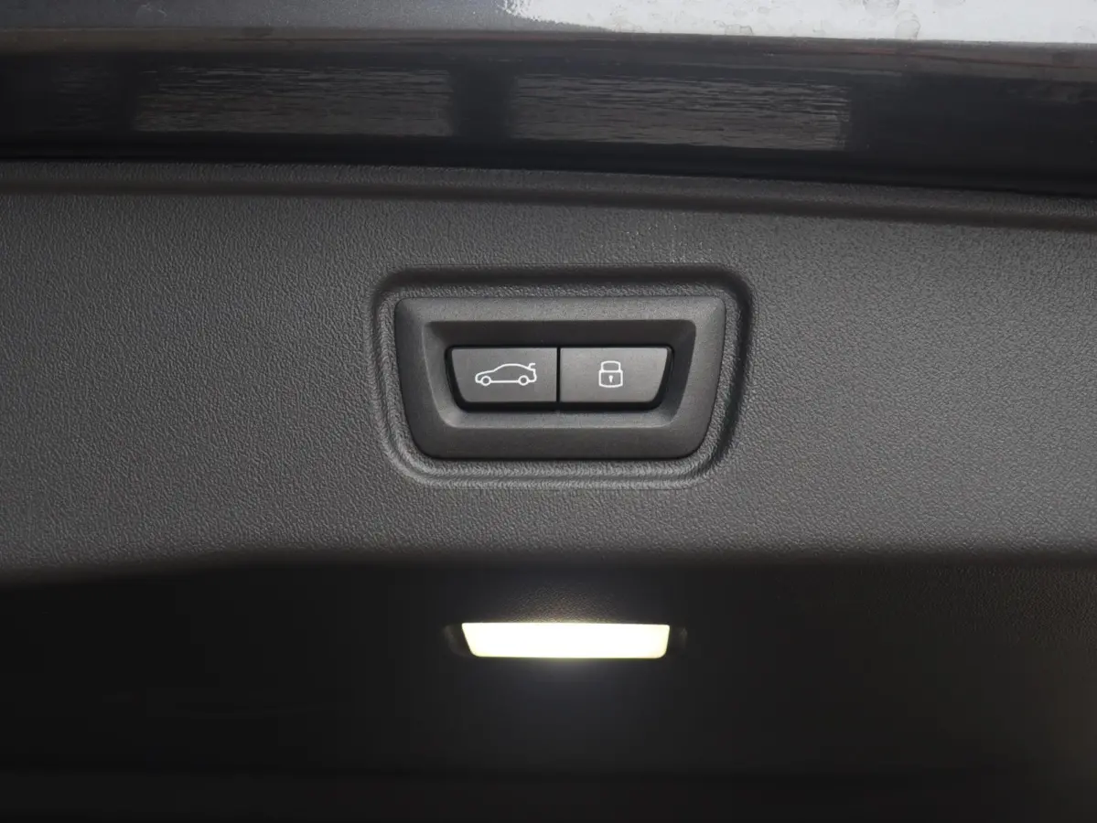 eDrive40 | M Sportpakket Pro | Trekhaak | Panodak | Adaptief M Onderstel Prof. | Head-Up | Driving Assistant Prof. | Parking Assistant Plus | Comfortstoelen | SOH 100% | 20'' LMV