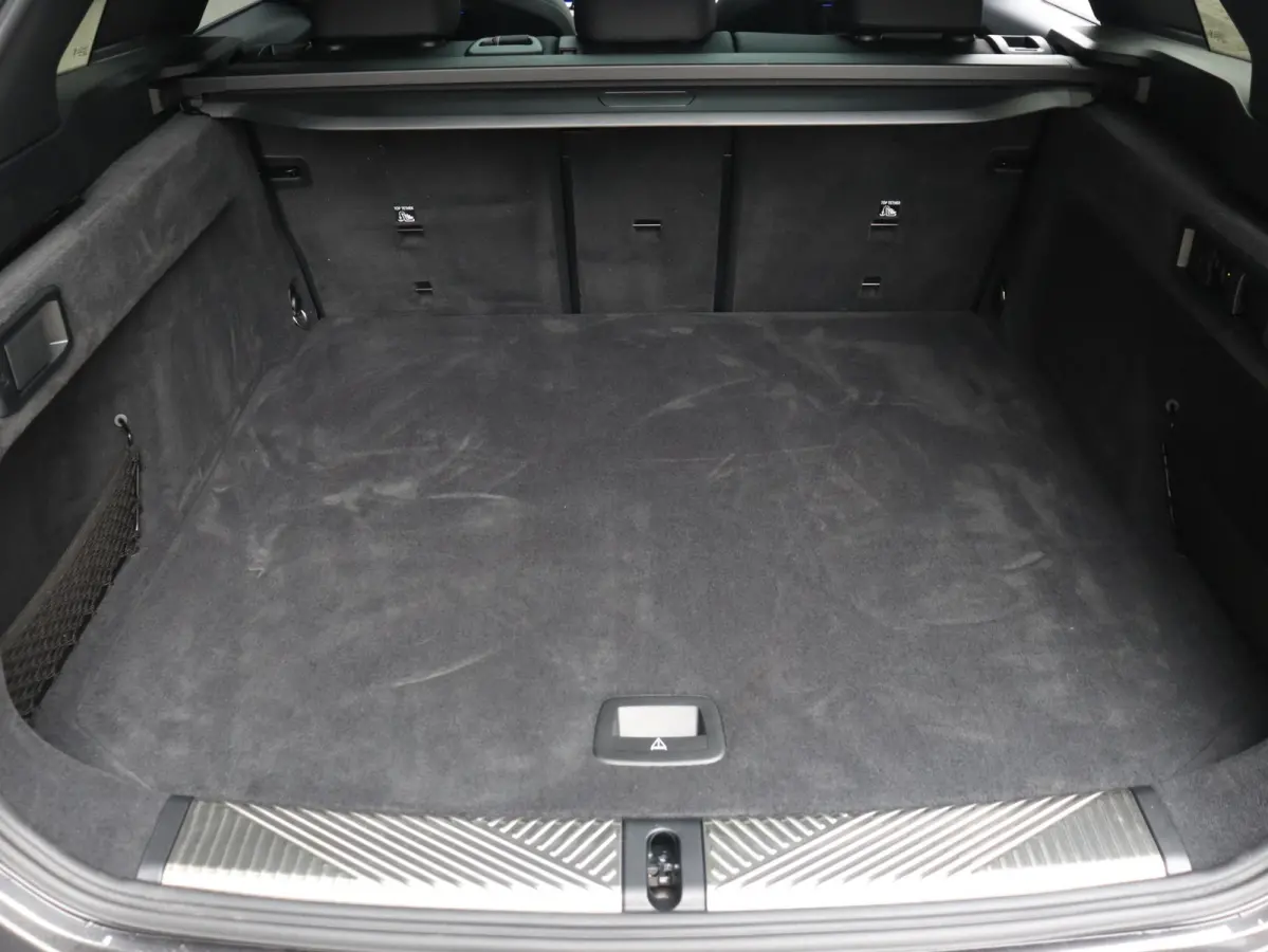 eDrive40 | M Sportpakket Pro | Trekhaak | Panodak | Adaptief M Onderstel Prof. | Head-Up | Driving Assistant Prof. | Parking Assistant Plus | Comfortstoelen | SOH 100% | 20'' LMV