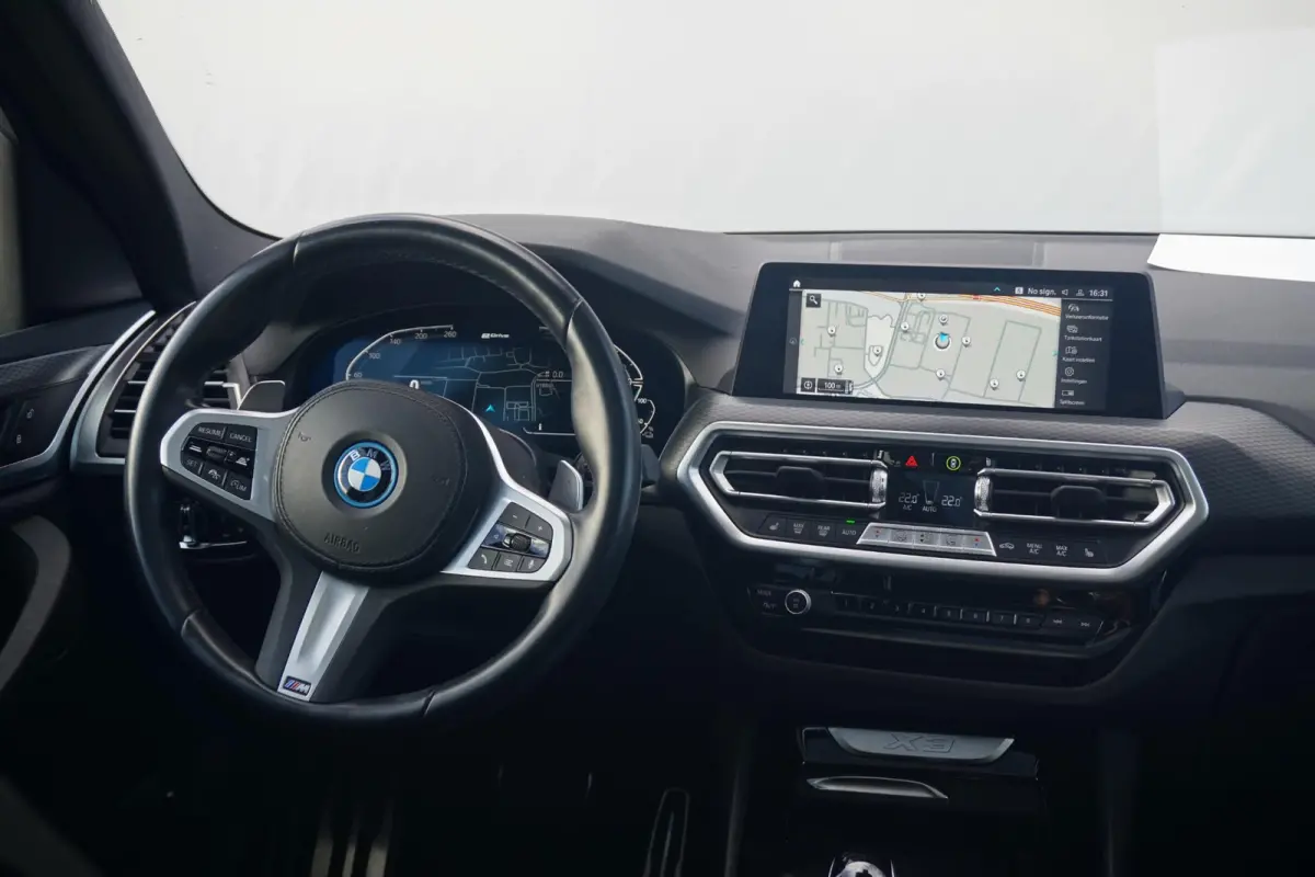 xDrive30e M Sport | Panoramadak | Head-up | Active Cruise Control | Comfort Access