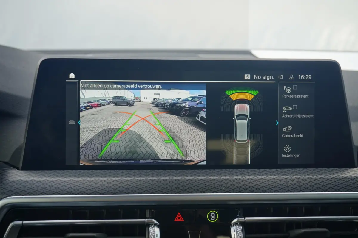 xDrive30e M Sport | Panoramadak | Head-up | Active Cruise Control | Comfort Access