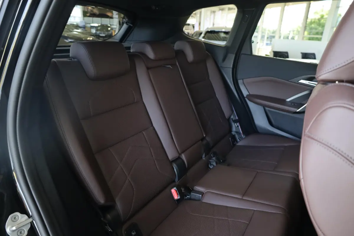 eDrive20 | M Sportpakket Pro | Driving Assistant Plus | SOH 100% | Head-Up Display | Stoelverwarming
