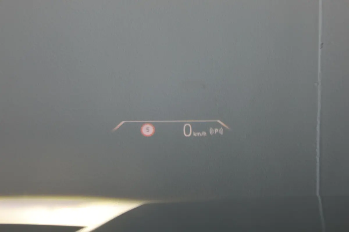 eDrive20 | M Sportpakket Pro | Driving Assistant Plus | SOH 100% | Head-Up Display | Stoelverwarming