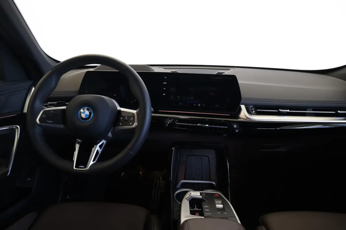 eDrive20 | M Sportpakket Pro | Driving Assistant Plus | SOH 100% | Head-Up Display | Stoelverwarming