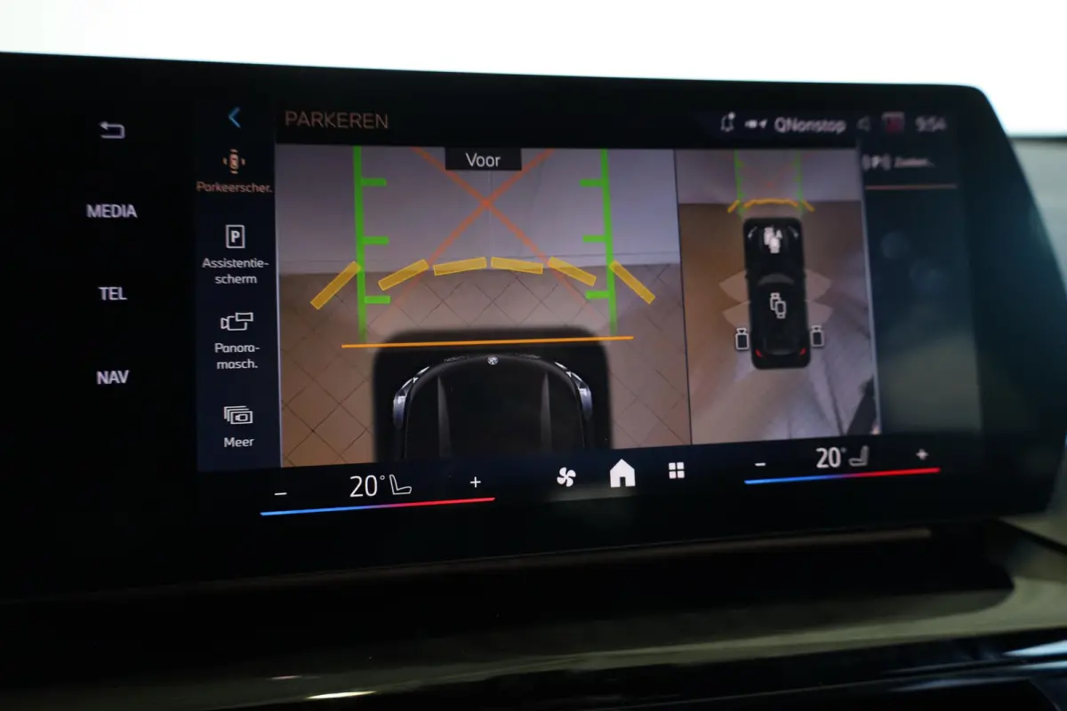 eDrive20 | M Sportpakket Pro | Driving Assistant Plus | SOH 100% | Head-Up Display | Stoelverwarming
