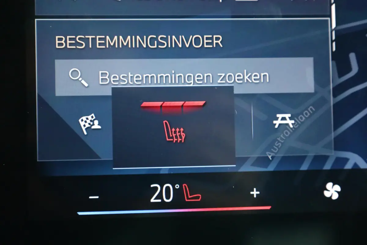 eDrive20 | M Sportpakket Pro | Driving Assistant Plus | SOH 100% | Head-Up Display | Stoelverwarming