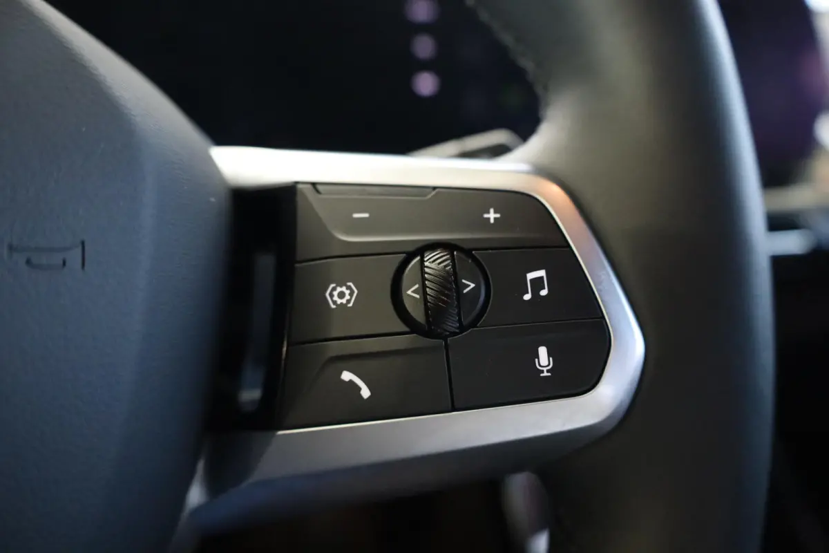 eDrive20 | M Sportpakket Pro | Driving Assistant Plus | SOH 100% | Head-Up Display | Stoelverwarming