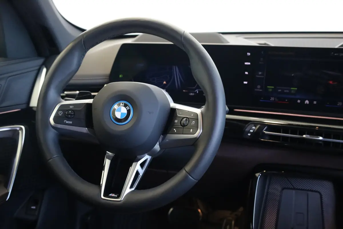 eDrive20 | M Sportpakket Pro | Driving Assistant Plus | SOH 100% | Head-Up Display | Stoelverwarming