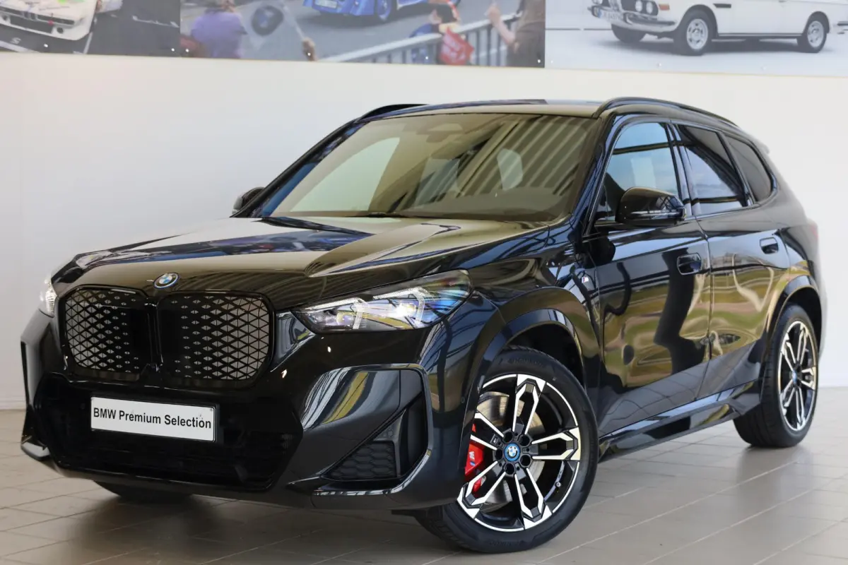 eDrive20 | M Sportpakket Pro | Driving Assistant Plus | SOH 100% | Head-Up Display | Stoelverwarming