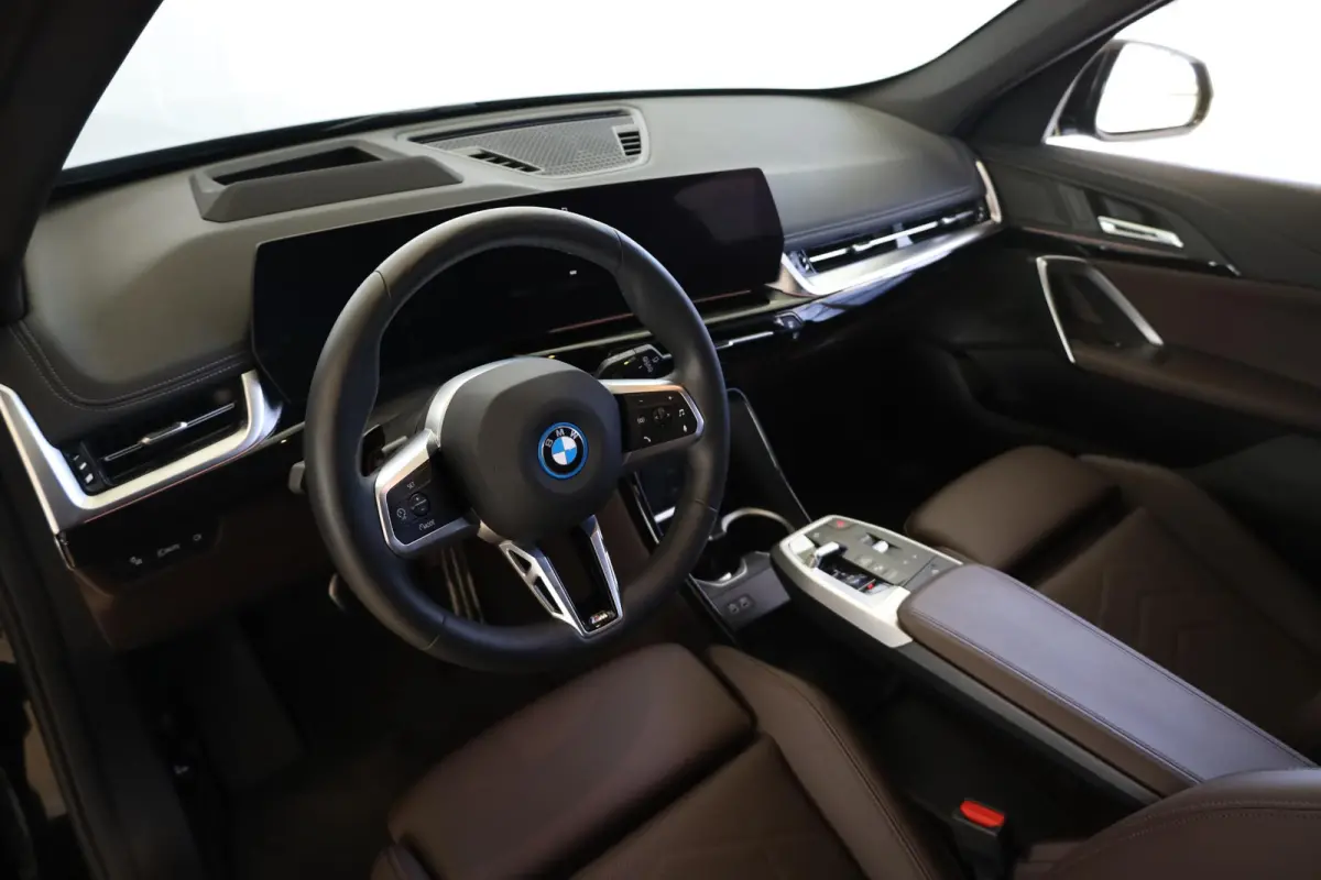 eDrive20 | M Sportpakket Pro | Driving Assistant Plus | SOH 100% | Head-Up Display | Stoelverwarming
