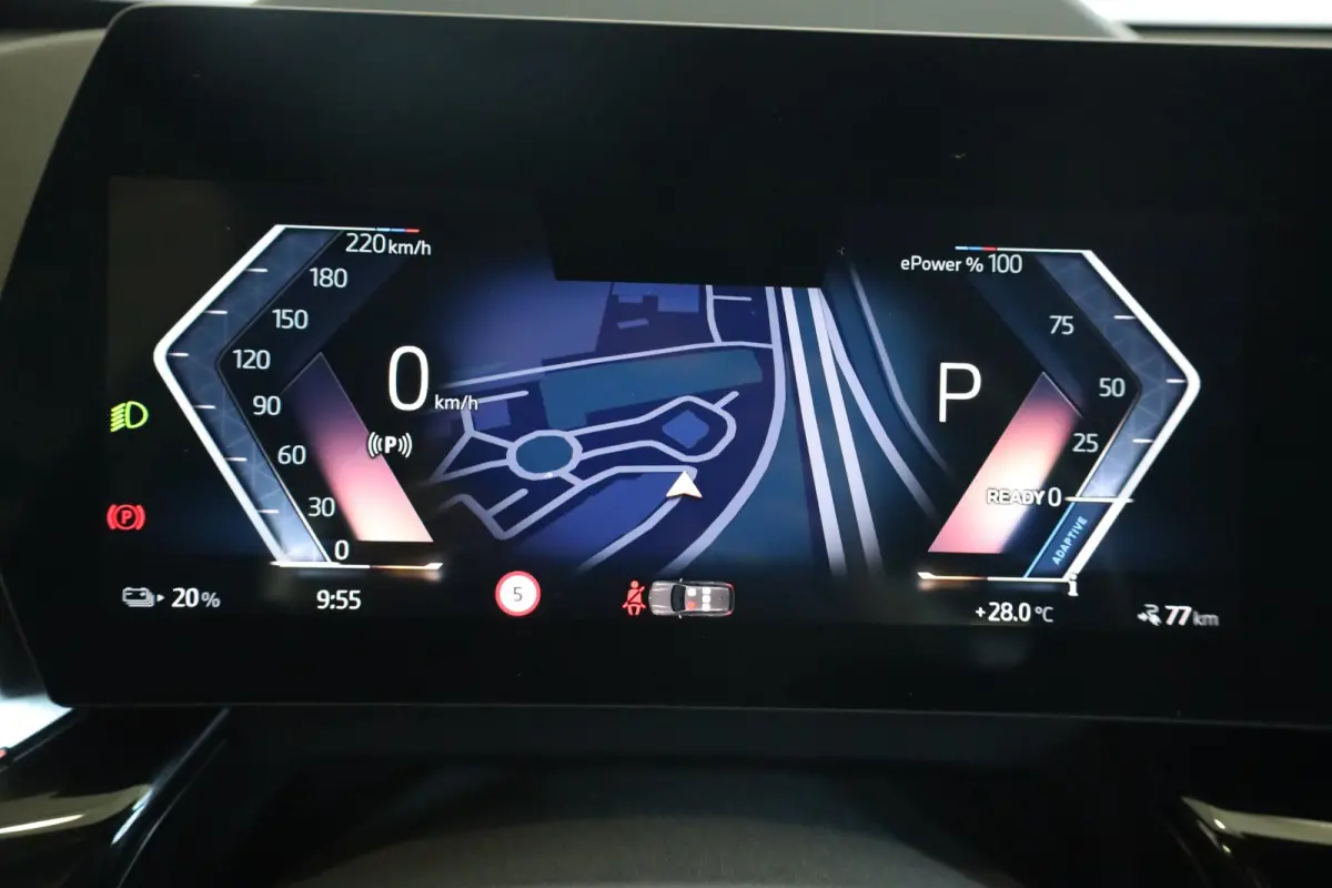 eDrive20 | M Sportpakket Pro | Driving Assistant Plus | SOH 100% | Head-Up Display | Stoelverwarming