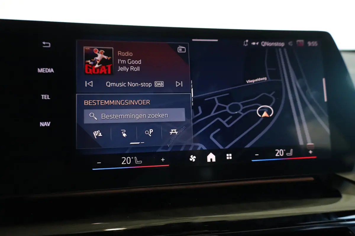 eDrive20 | M Sportpakket Pro | Driving Assistant Plus | SOH 100% | Head-Up Display | Stoelverwarming