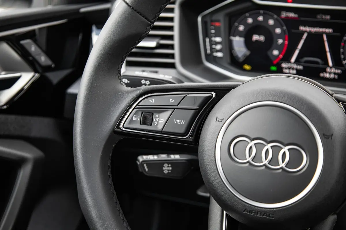 25 TFSI 95pk S-tronic Advanced edition | 18" LMV | Apple Carplay/ Android Auto | Parkeersensoren | Climate Control