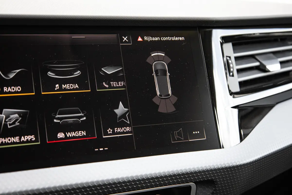 25 TFSI 95pk S-tronic Advanced edition | 18" LMV | Apple Carplay/ Android Auto | Parkeersensoren | Climate Control