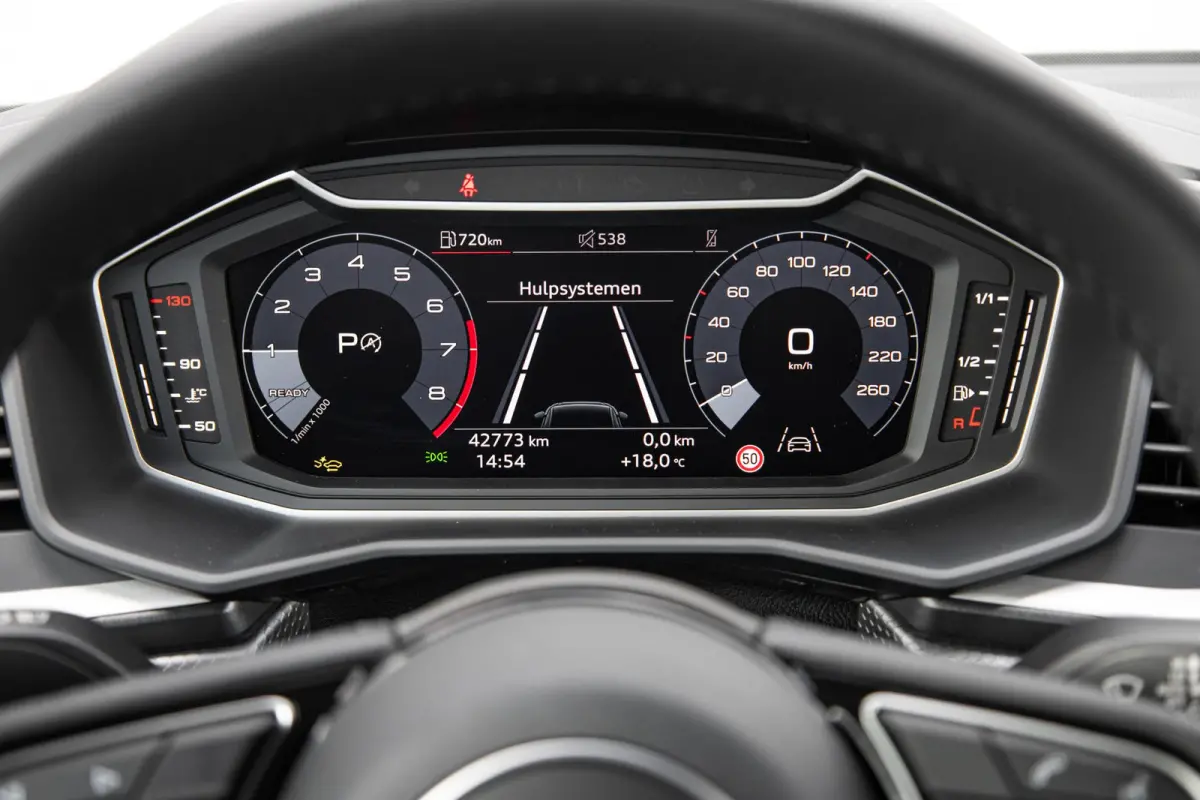 25 TFSI 95pk S-tronic Advanced edition | 18" LMV | Apple Carplay/ Android Auto | Parkeersensoren | Climate Control