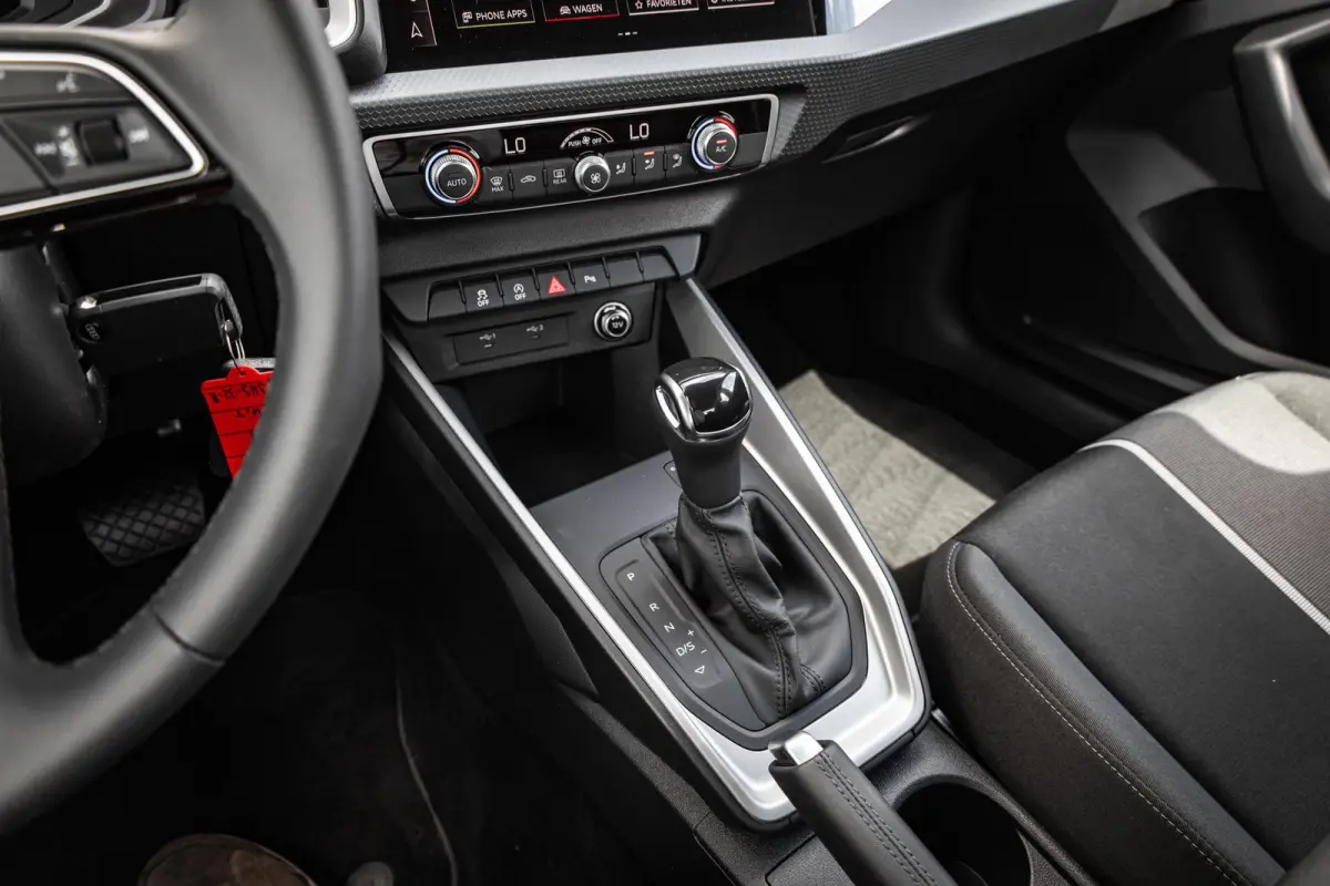 25 TFSI 95pk S-tronic Advanced edition | 18" LMV | Apple Carplay/ Android Auto | Parkeersensoren | Climate Control
