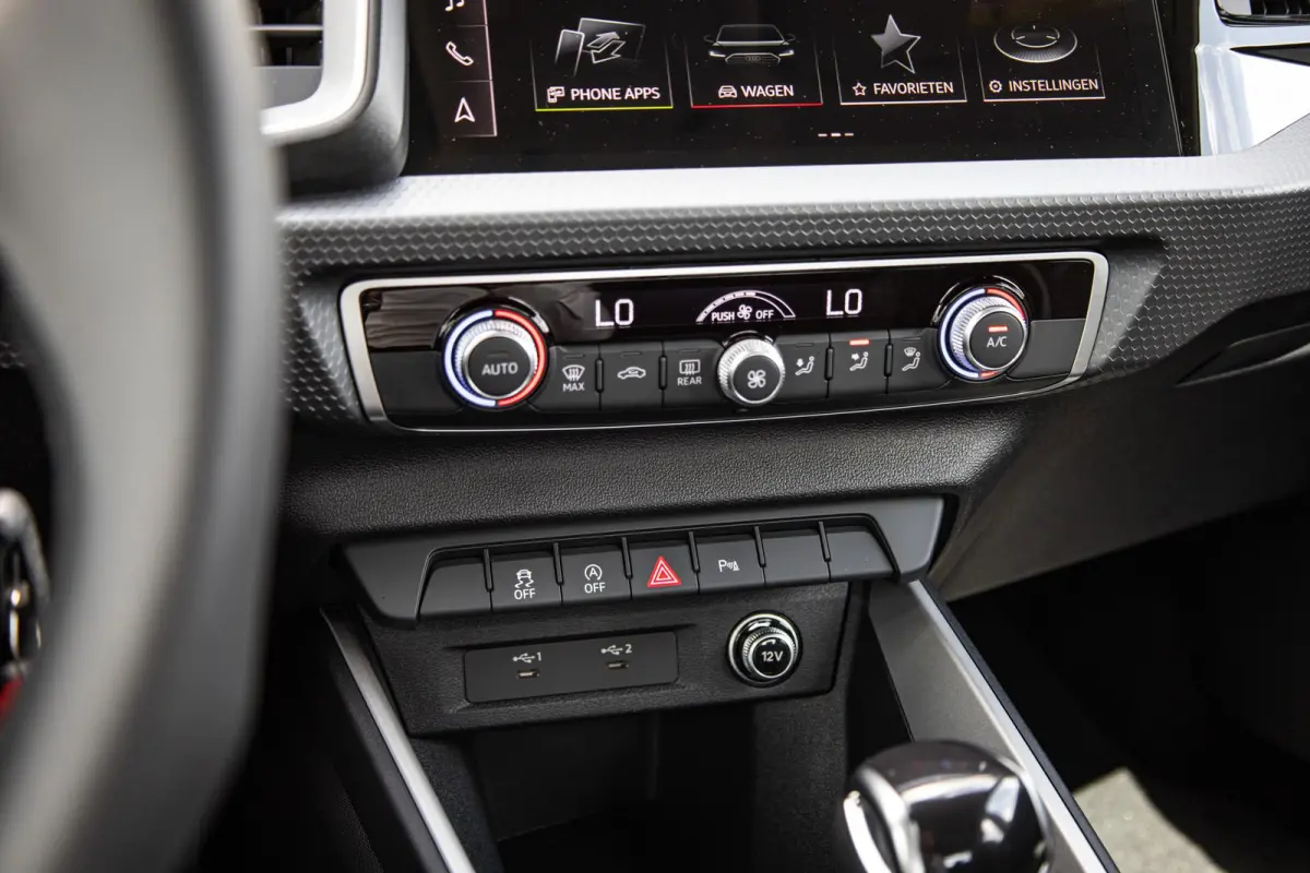 25 TFSI 95pk S-tronic Advanced edition | 18" LMV | Apple Carplay/ Android Auto | Parkeersensoren | Climate Control