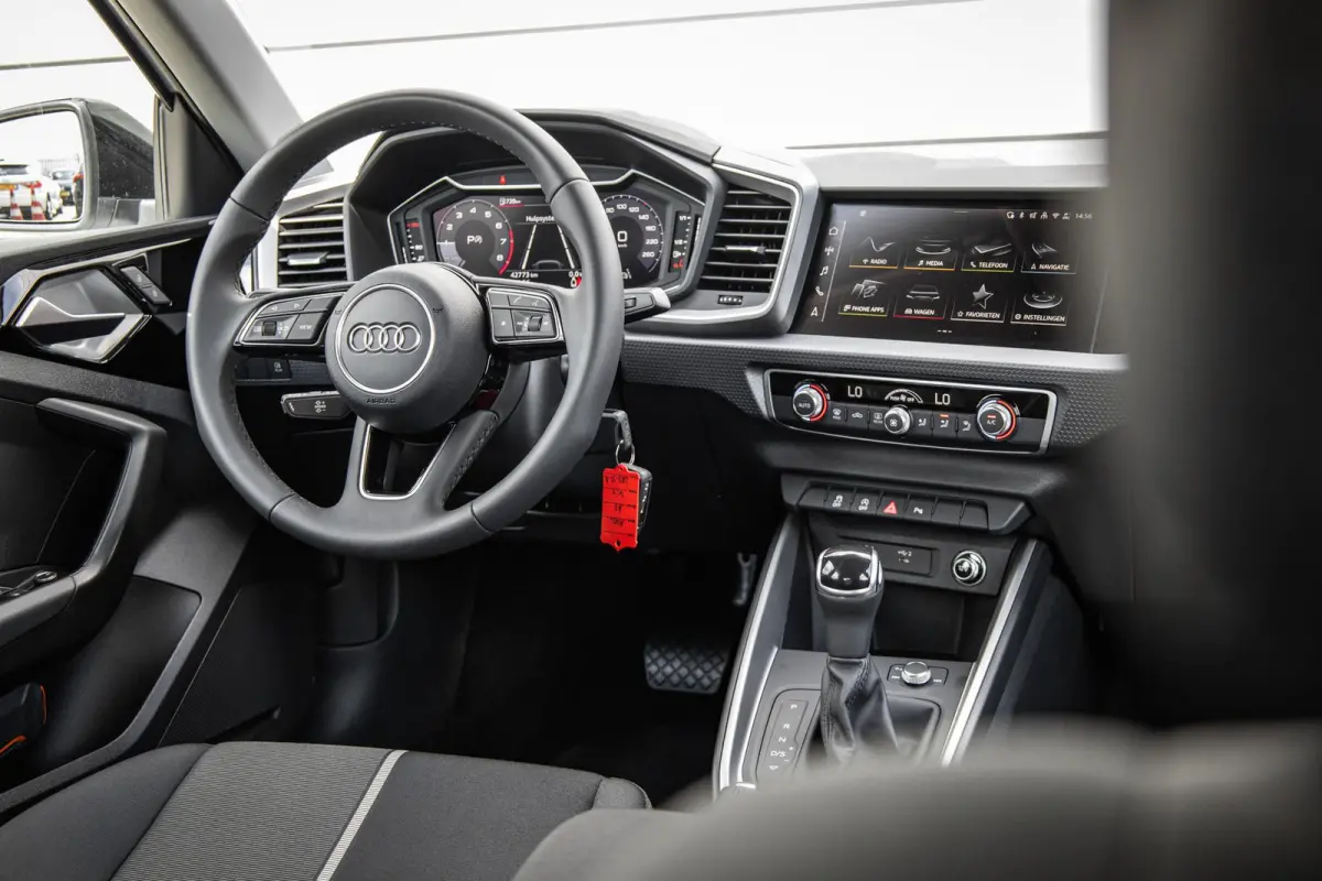 25 TFSI 95pk S-tronic Advanced edition | 18" LMV | Apple Carplay/ Android Auto | Parkeersensoren | Climate Control
