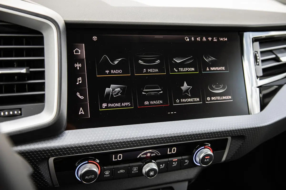 25 TFSI 95pk S-tronic Advanced edition | 18" LMV | Apple Carplay/ Android Auto | Parkeersensoren | Climate Control
