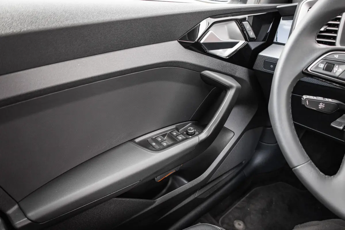 25 TFSI 95pk S-tronic Advanced edition | 18" LMV | Apple Carplay/ Android Auto | Parkeersensoren | Climate Control