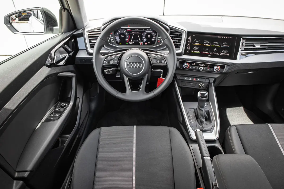 25 TFSI 95pk S-tronic Advanced edition | 18" LMV | Apple Carplay/ Android Auto | Parkeersensoren | Climate Control