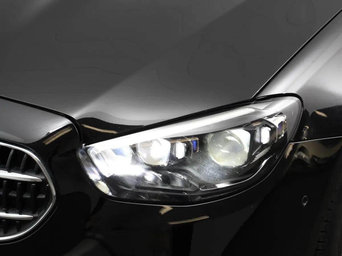 300e Avantgarde Premium Plus PHEV Automaat Panorama dak Climate control Adaptieve cruise control Parkeersensoren Camera  Verwarmde voorstoelen Keyless Lcihtmetalen velgen Led Burmester