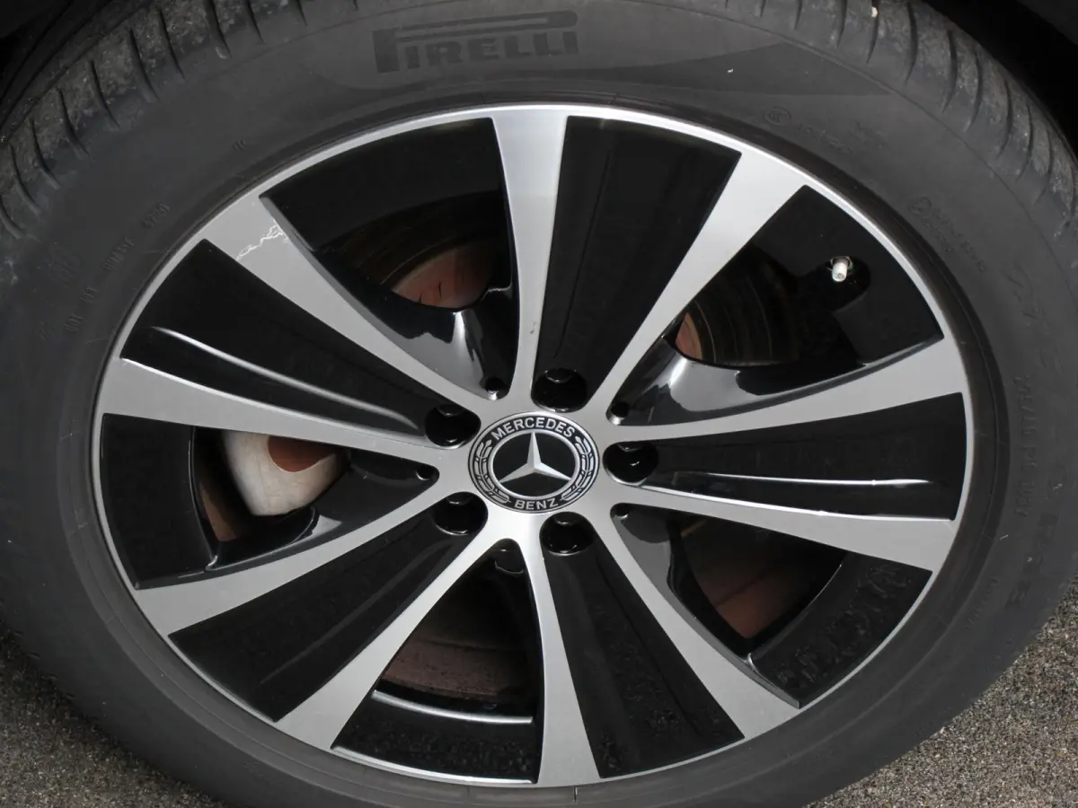 300e Avantgarde Premium Plus PHEV Automaat Panorama dak Climate control Adaptieve cruise control Parkeersensoren Camera  Verwarmde voorstoelen Keyless Lcihtmetalen velgen Led Burmester