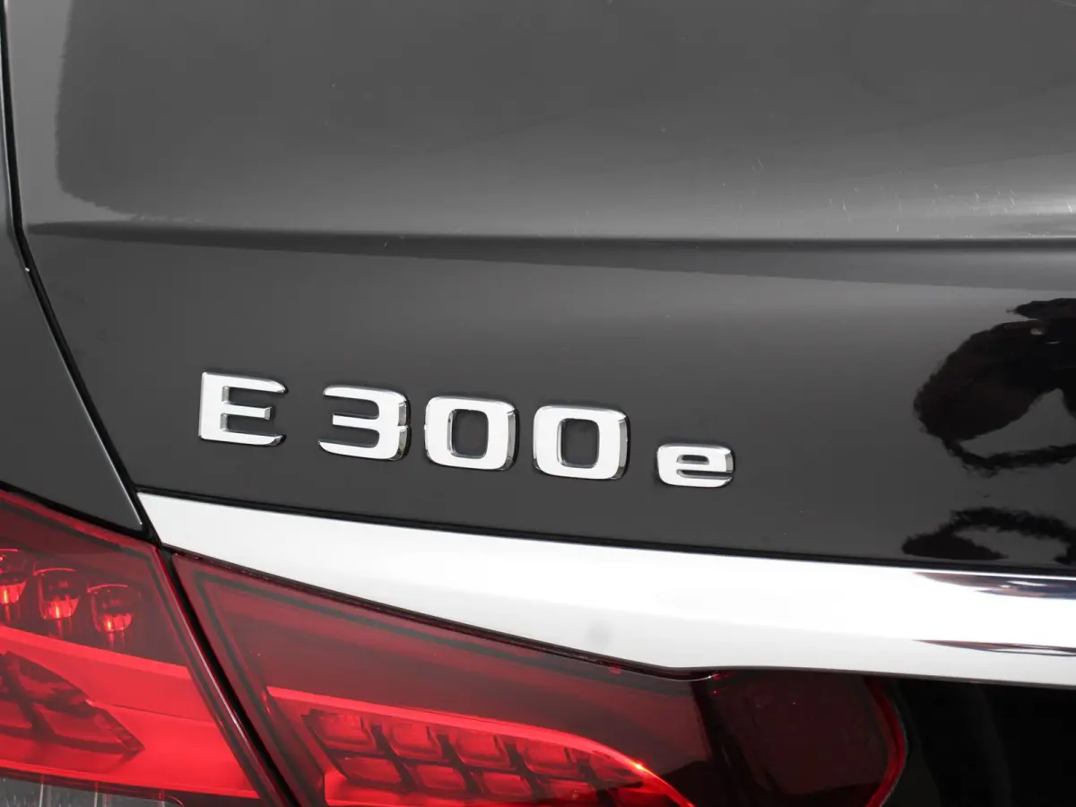 300e Avantgarde Premium Plus PHEV Automaat Panorama dak Climate control Adaptieve cruise control Parkeersensoren Camera  Verwarmde voorstoelen Keyless Lcihtmetalen velgen Led Burmester