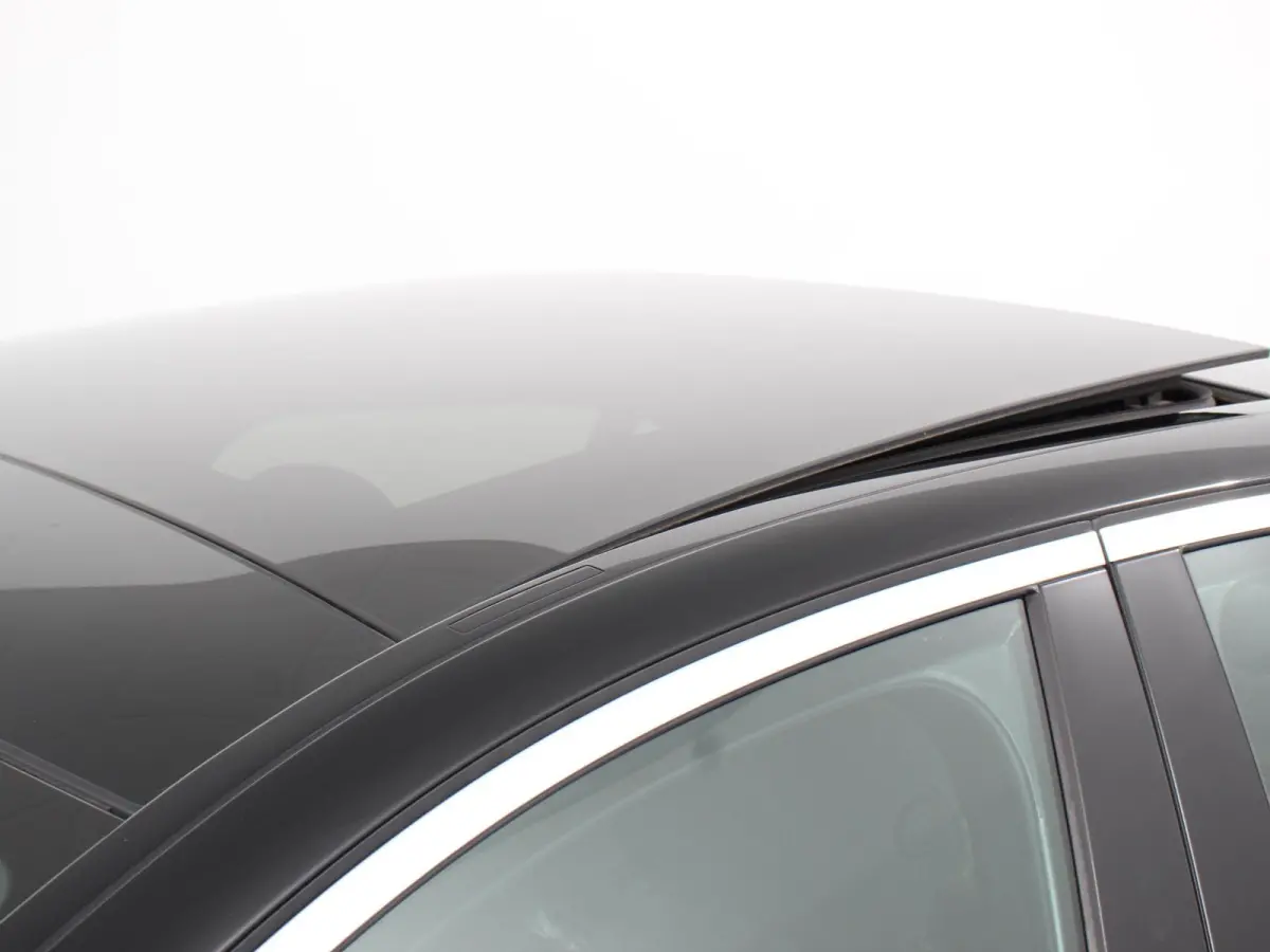 300e Avantgarde Premium Plus PHEV Automaat Panorama dak Climate control Adaptieve cruise control Parkeersensoren Camera  Verwarmde voorstoelen Keyless Lcihtmetalen velgen Led Burmester
