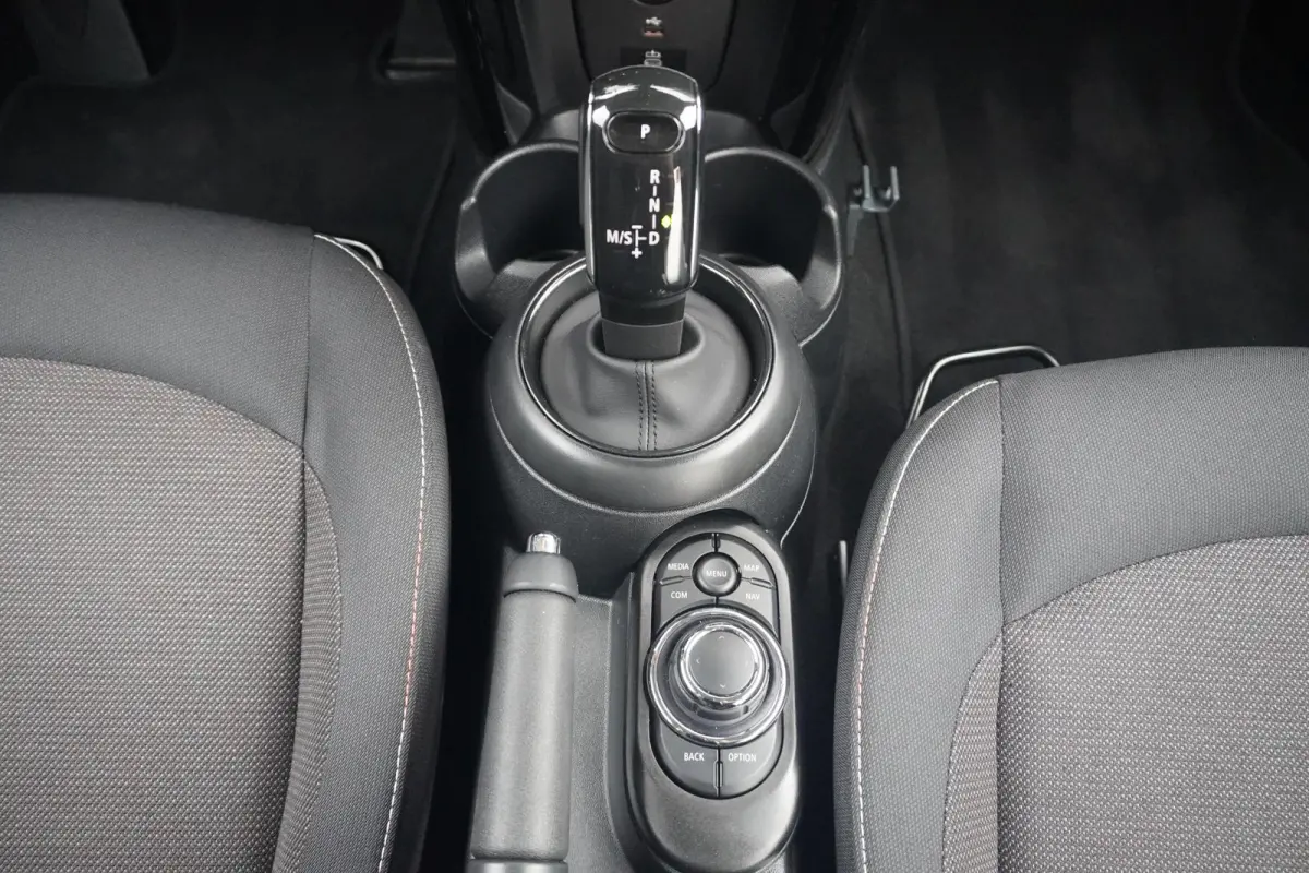 Cooper Camden Edition | Comfort Access | Driving Assistant | Verwarmde Voorstoelen | Parkeersensoren achter |